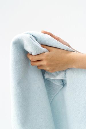 部屋のイヤな匂いを消し去ってくれる消臭炭が人気